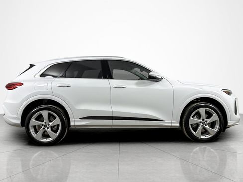 Used 2025 Audi Q5 Premium Plus w/ Premium Plus AWD/4WD image 6