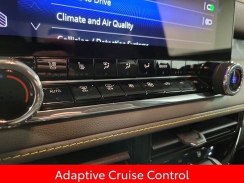 Used 2025 Chevrolet Colorado ZR2 w/ Technology Package image 16