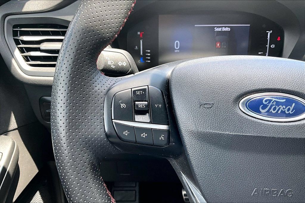 Used 2023 Ford Escape ST-Line AWD/4WD image 11