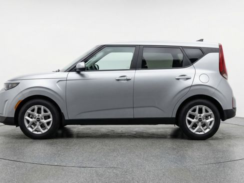 Used 2025 Kia Soul LX w/ LX Technology Package image 5