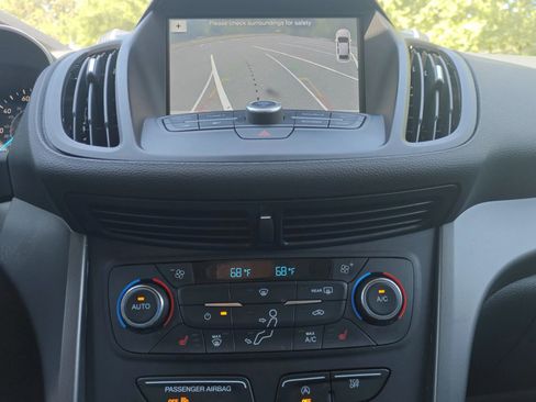 Used 2017 Ford Escape SE w/ Equipment Group 201A FWD image 11