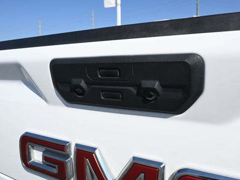 Used 2025 GMC Sierra 1500 SLT image 4