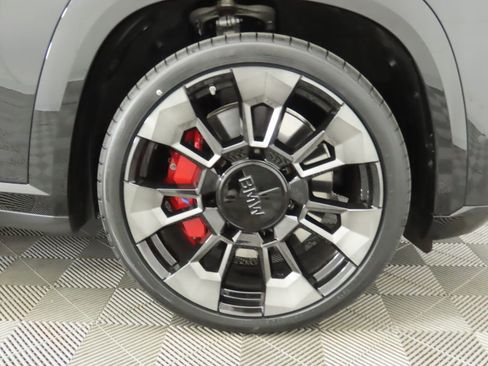 Certified 2025 BMW XM Base image 31