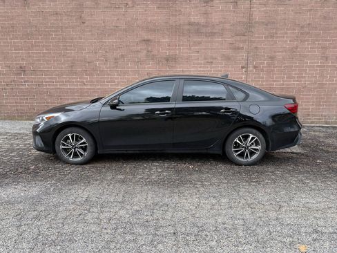 Used 2023 Kia Forte LXS w/ LXS Technology Package image 2