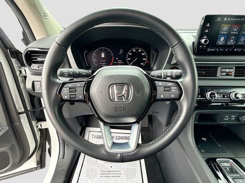 Used 2024 Honda Pilot Touring image 13