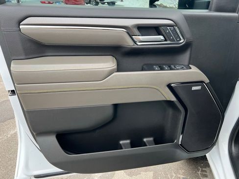 Used 2024 Chevrolet Silverado 2500 ZR2 w/ Technology Package image 16