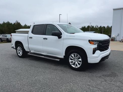 Used 2024 Chevrolet Silverado 1500 Custom image 2