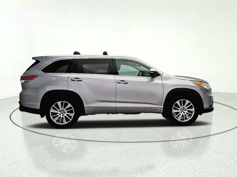 Used 2016 Toyota Highlander XLE AWD/4WD image 8