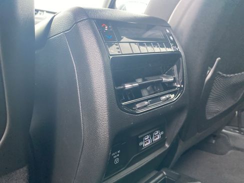 Used 2023 Jeep Grand Cherokee L Limited image 21