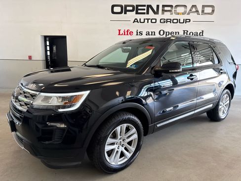 Used 2018 Ford Explorer XLT w/ Equipment Group 202A AWD/4WD image 3