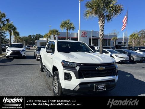 Used 2024 Chevrolet Colorado LT image 1