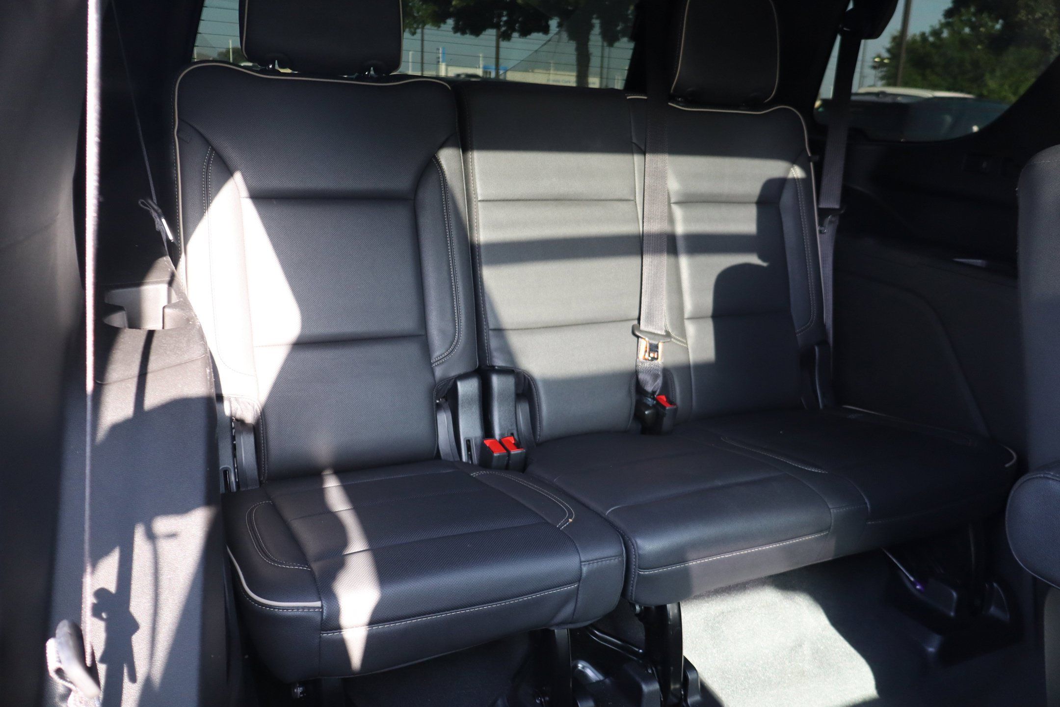 Used 2023 GMC Yukon SLT AWD/4WD image 27