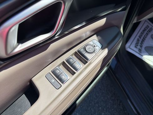 Certified 2025 Kia Carnival image 11