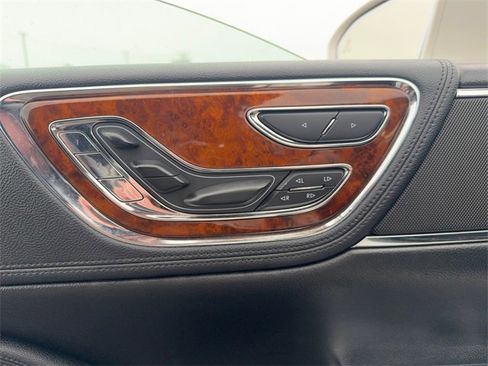 Used 2018 Lincoln Continental Reserve image 10