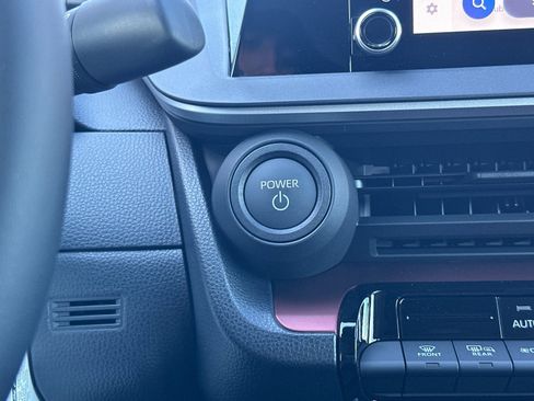 Used 2025 Toyota Prius Plug-In Hybrid image 21