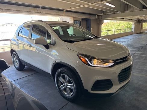Used 2022 Chevrolet Trax LT w/ Driver Confidence Package image 2