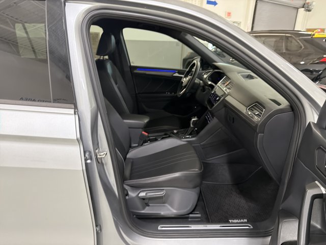 Certified 2024 Volkswagen Tiguan SE R-Line AWD/4WD image 36