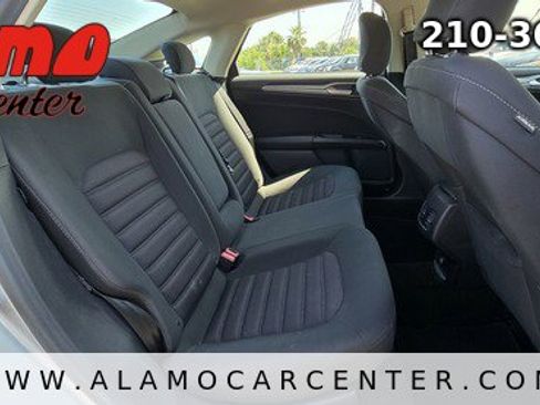 Used 2017 Ford Fusion SE image 22