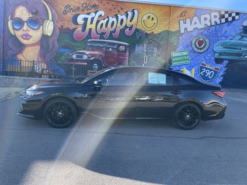 Used 2021 Toyota Avalon XSE image 2