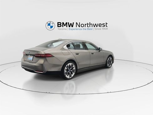 Used 2024 BMW i5 eDrive40i w/ Premium Package image 3