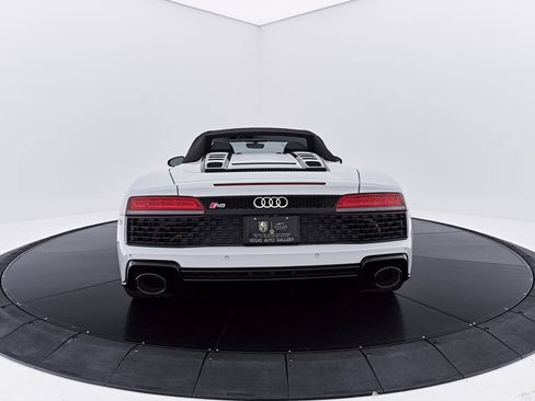 Used 2022 Audi R8 V10 w/ Carbon Exterior Package RWD image 17