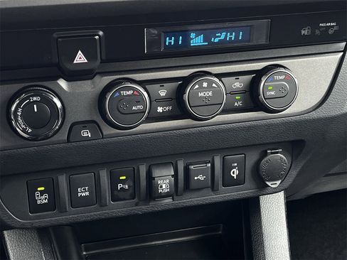 Used 2022 Toyota Tacoma TRD Sport image 18