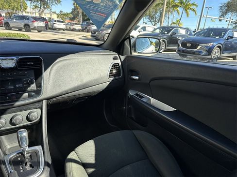 Used 2011 Chrysler 200 Touring image 16