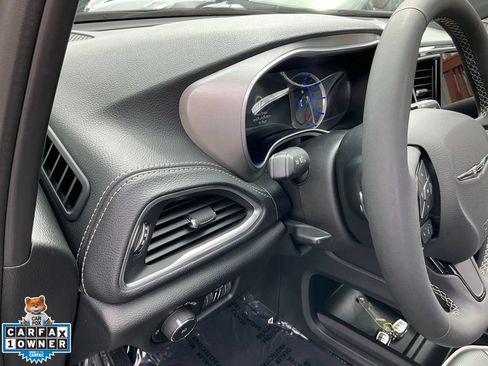 Used 2023 Chrysler Pacifica Limited w/ Uconnect Theater Family Group FWD image 20