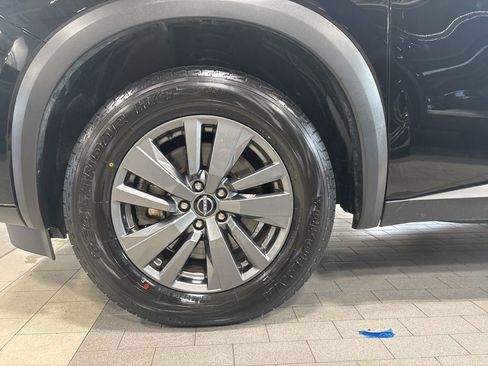 Used 2025 Nissan Pathfinder SV image 28