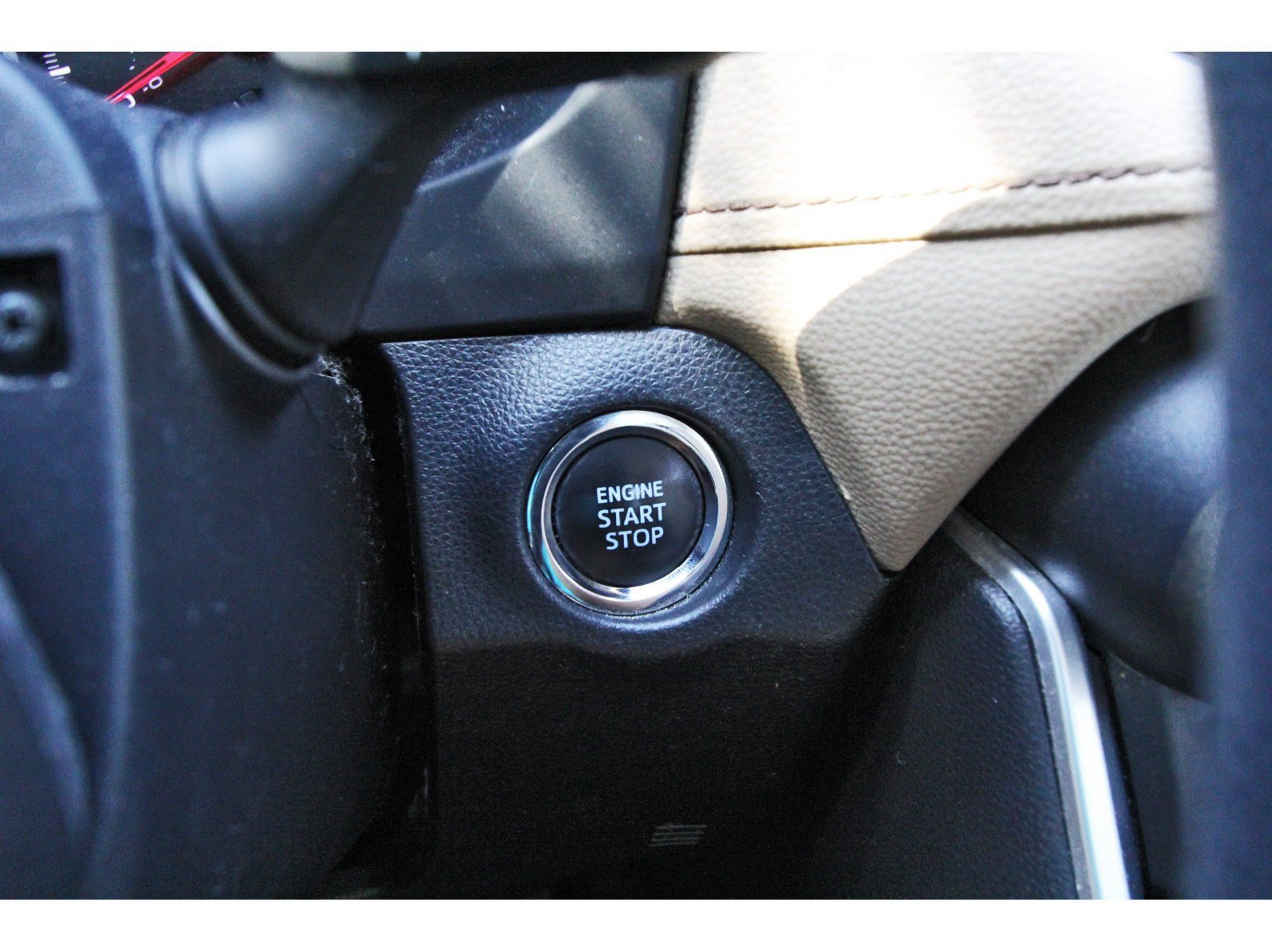Used 2019 Toyota RAV4 XLE w/ Convenience Package FWD image 19