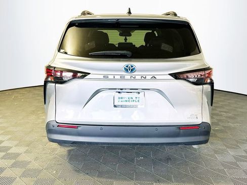 Certified 2024 Toyota Sienna XLE image 7