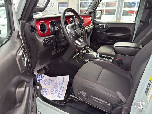 Used 2023 Jeep Wrangler Unlimited Rubicon image 10