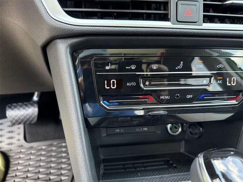 New 2025 Volkswagen Taos SE image 34