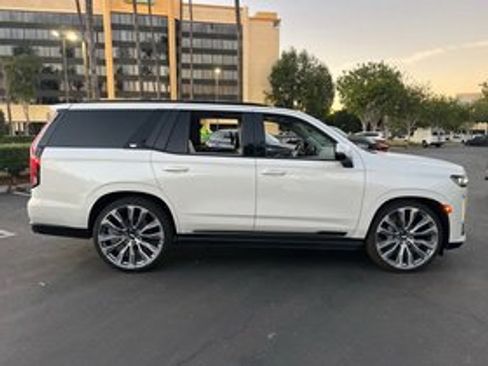 Used 2021 Cadillac Escalade Sport Platinum image 4