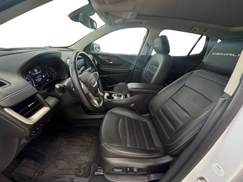 Used 2023 GMC Terrain Denali w/ Denali Premium Package AWD/4WD image 10