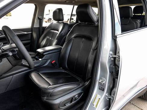 Used 2023 Jeep Grand Cherokee L Limited image 8