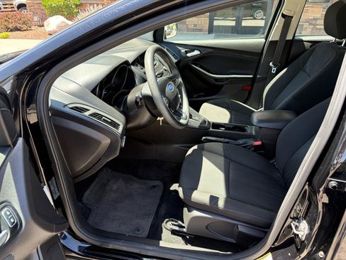 Used 2016 Ford Focus SE FWD image 4