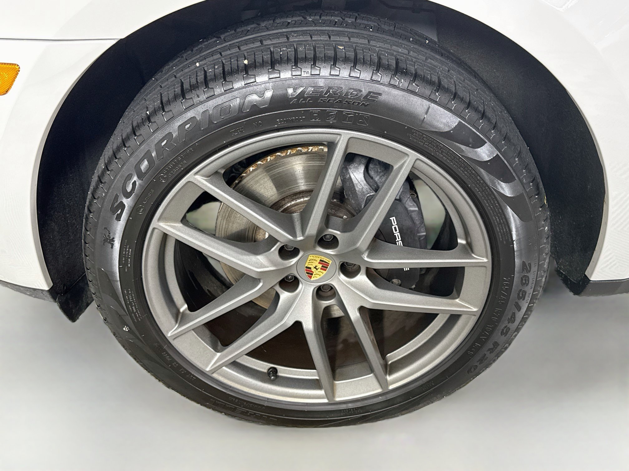 Certified 2023 Porsche Macan AWD/4WD image 30