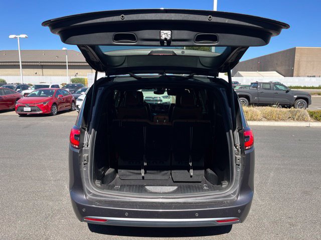 Used 2022 Chrysler Pacifica Pinnacle FWD image 9