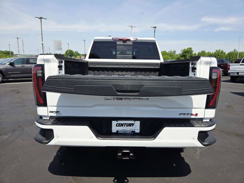 Used 2024 GMC Sierra 2500 AT4 w/ AT4 Premium Plus Package AWD/4WD image 17