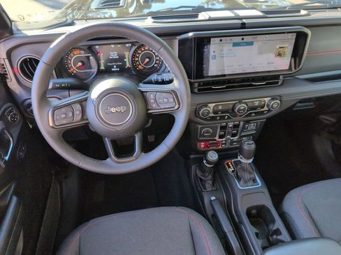 Used 2025 Jeep Wrangler Unlimited Rubicon image 26