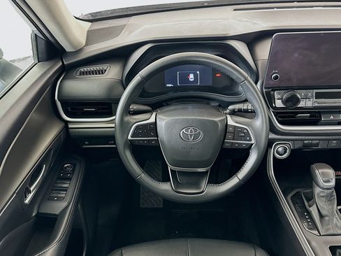 Used 2025 Toyota Grand Highlander AWD image 18