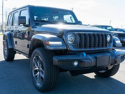 Used 2024 Jeep Wrangler Unlimited w/ Convenience Group image 4