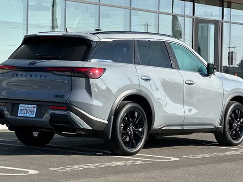 Certified 2025 INFINITI QX60 Luxe w/ Black Edition image 4