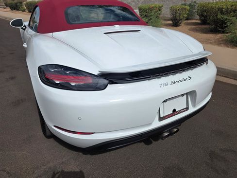 Used 2019 Porsche 718 Boxster S RWD image 17