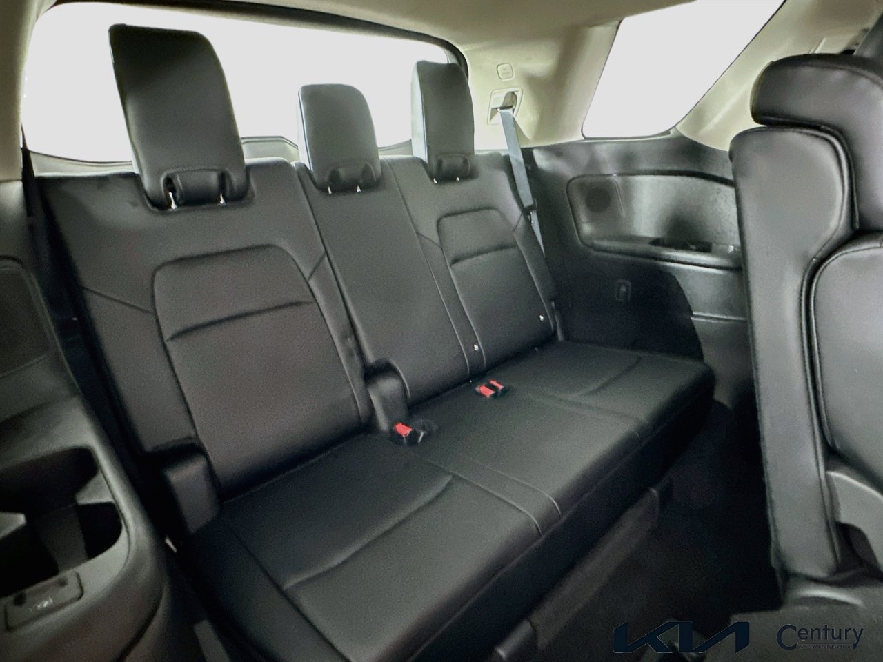 Used 2024 Nissan Pathfinder Platinum w/ Black Appearance Package FWD image 27