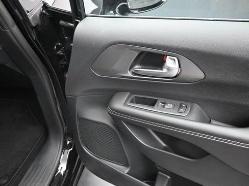 Used 2026 Chrysler Pacifica Select FWD image 23