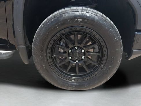 Used 2024 GMC Sierra 1500 AT4 w/ Technology Package AWD/4WD image 9