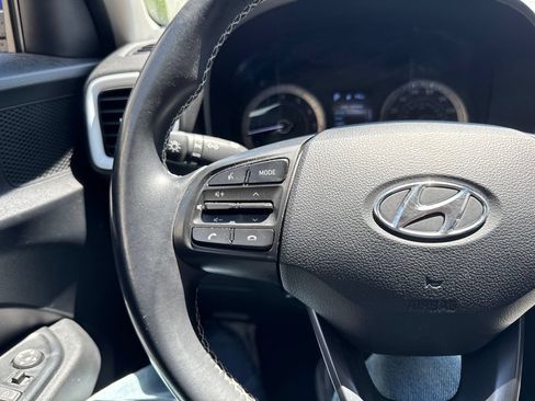 Used 2022 Hyundai Venue Limited FWD image 21