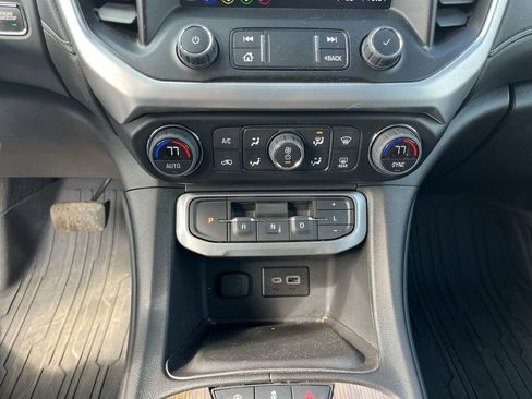 Certified 2023 GMC Acadia SLE w/ Driver Convenience Package image 17